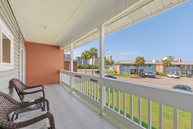 Building Photo - 4000 Gulf Terrace Dr