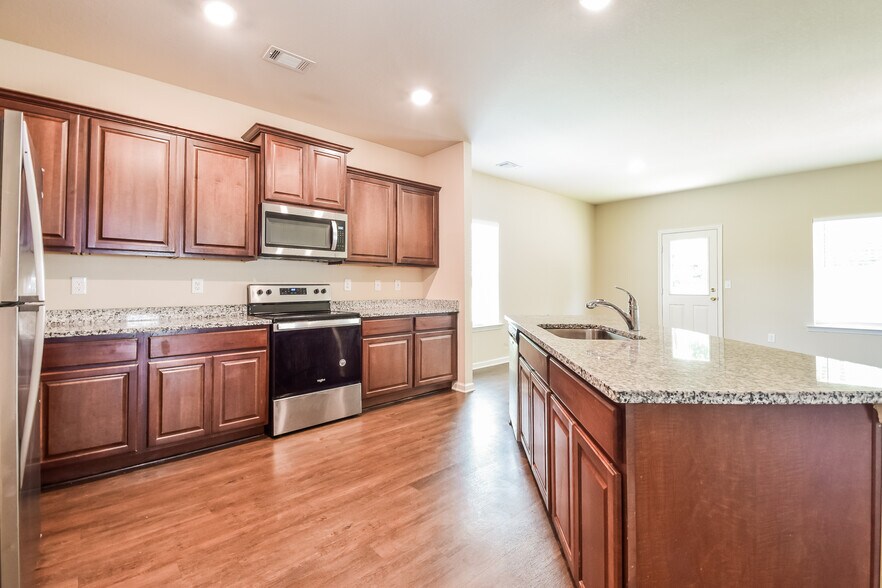 Building Photo - 140 Innis Brk Cir