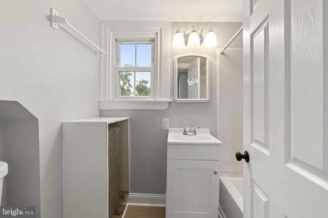 Building Photo - 216 Collingdale Ave