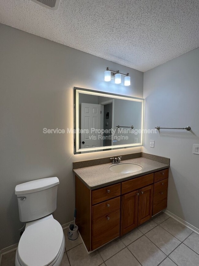 Building Photo - 6004 Players Pl