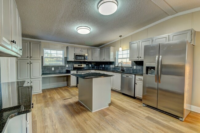 Building Photo - 2210 Stony Point Rd