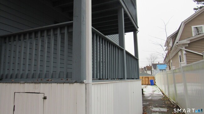 Building Photo - 17 Woodbine St