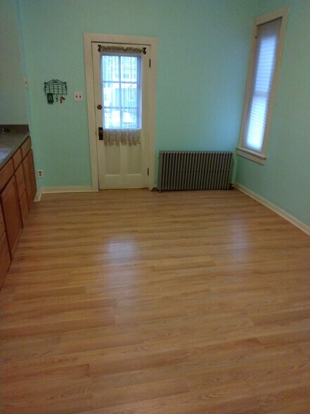 Eat in kitchen - 417 W Walnut St