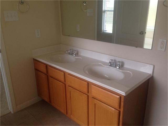 Building Photo - 18303 Barkers Green Way