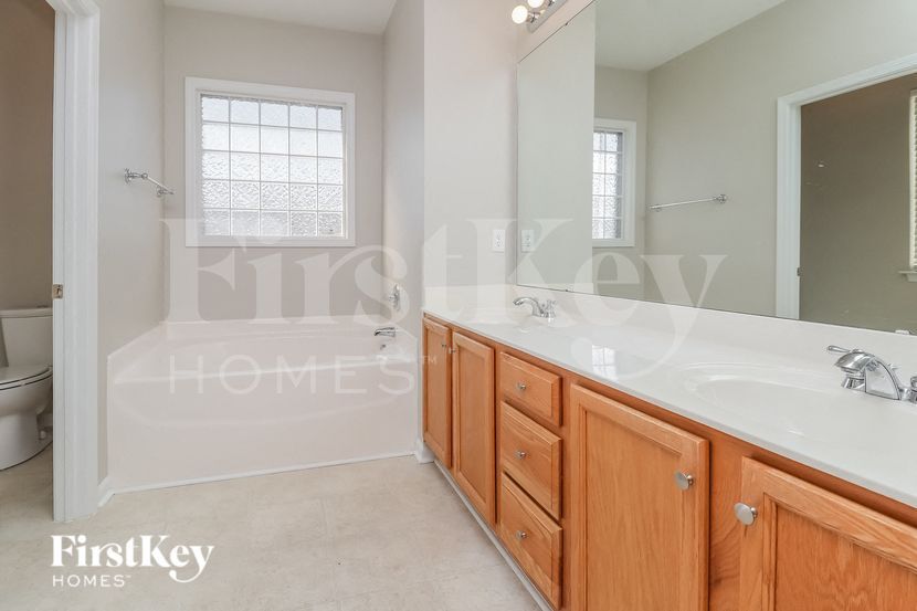 Building Photo - 13828 Connell Green Dr