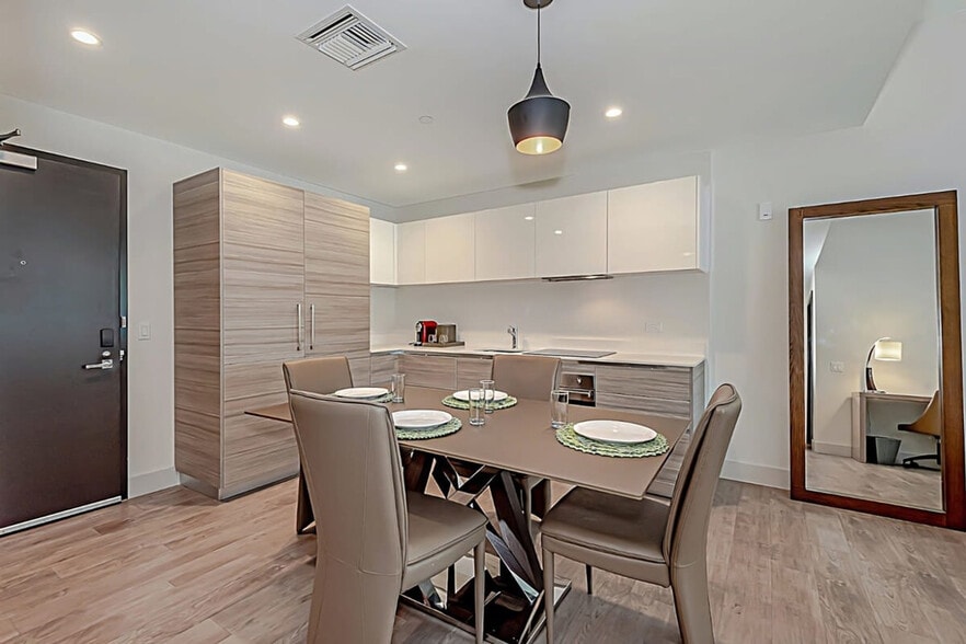 Building Photo - 777 N Ocean Dr