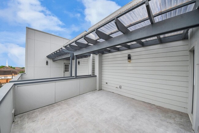 Building Photo - 2709 Dennis St