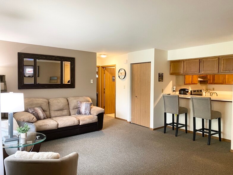 Oakton Beach Apartments W289 Louis Ave Pewaukee WI 53072 Apartment