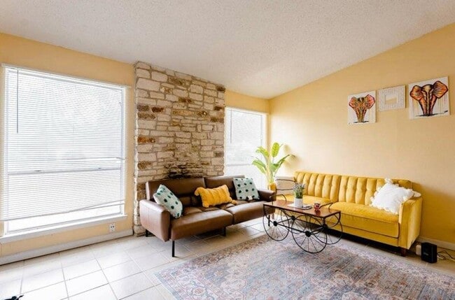 Building Photo - 10407 Burmaster Ln