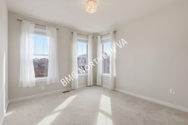 Building Photo - 201 Park Central Ter