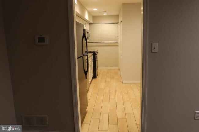 Building Photo - 13 Tulip Ct