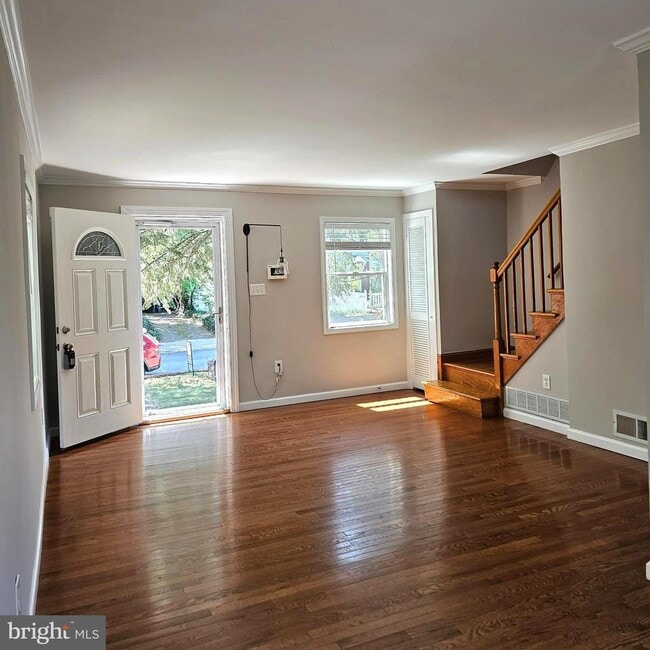 Building Photo - 2214 Arlington Terrace
