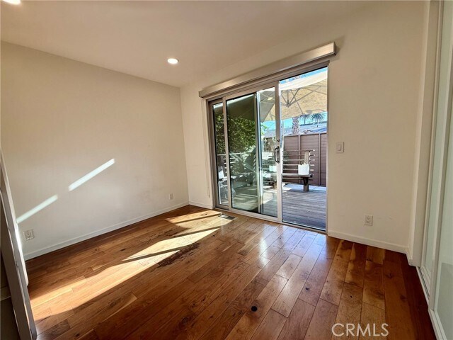 Building Photo - 2302 Oakwood Ave