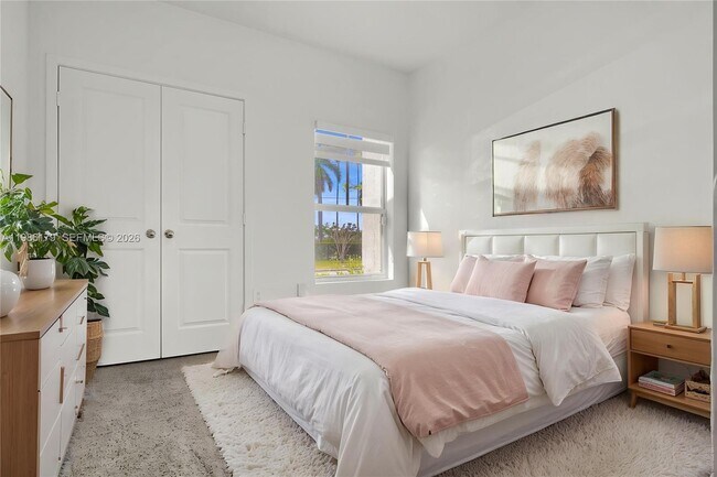 Building Photo - 149 NE 3rd St