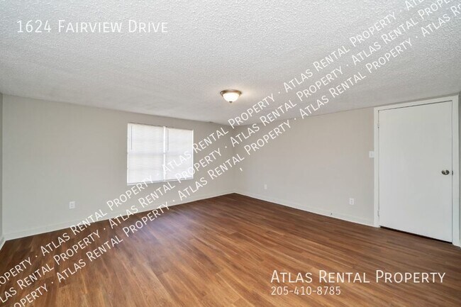 Building Photo - 1624 Fairview Dr