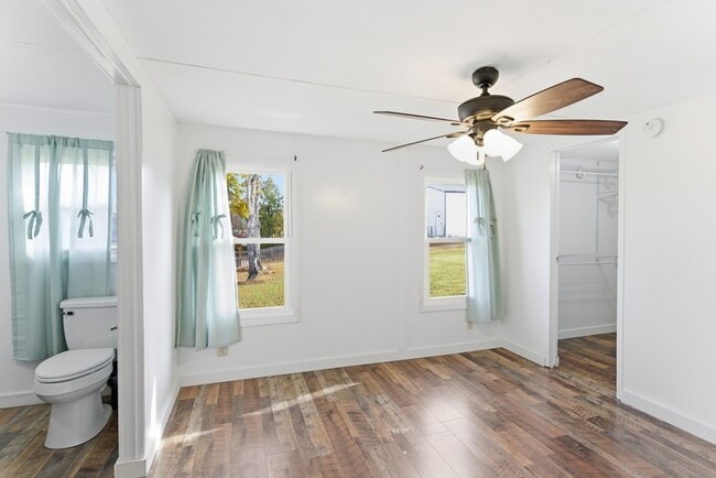 Building Photo - 1310 E Hendron Chapel Rd