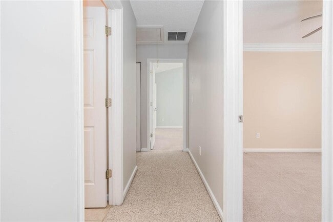 Building Photo - 380 Wittenridge Ct