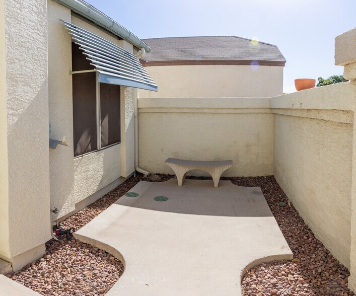 Building Photo - 6036 W Mescal St