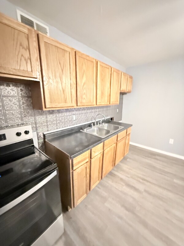 Building Photo - 1328 Longfellow Dr