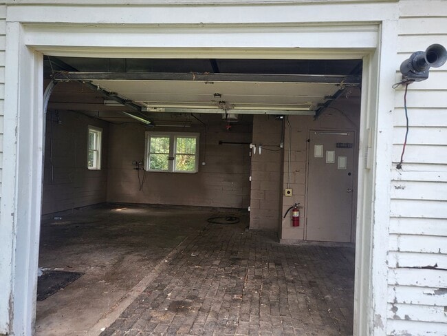 Building Photo - Secluded 4-Bedroom Carriage House with Workshop on Private Road