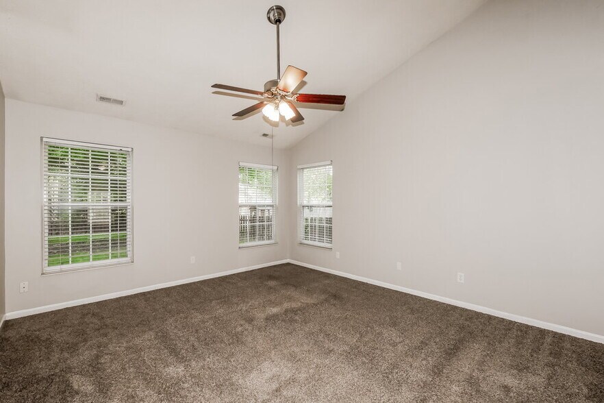 Building Photo - 401 Creekstone Dr