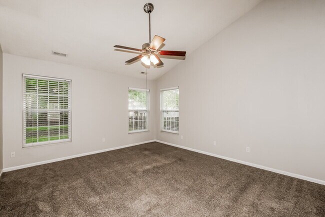 Building Photo - 401 Creekstone Dr