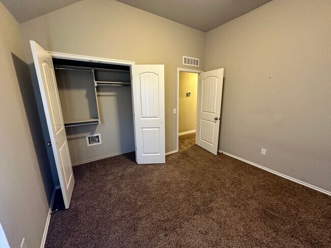 Building Photo - 4 bed 2 bath in Edmond