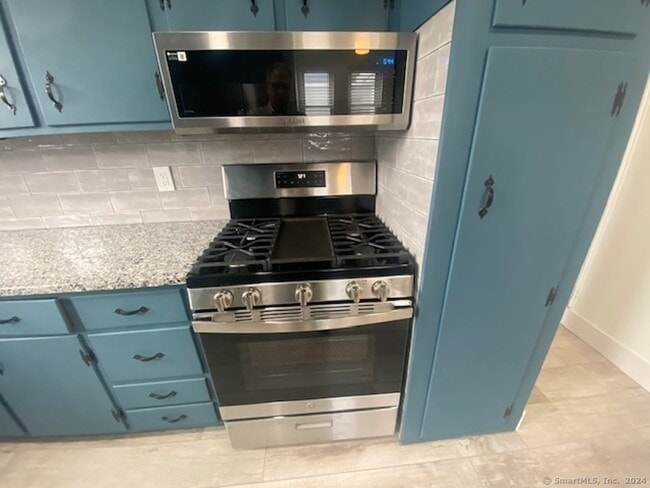 Building Photo - 279 Wakelee Ave