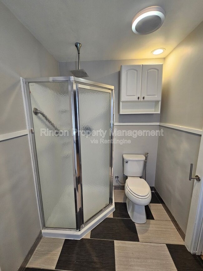 Building Photo - 2810 Sherwin Ave