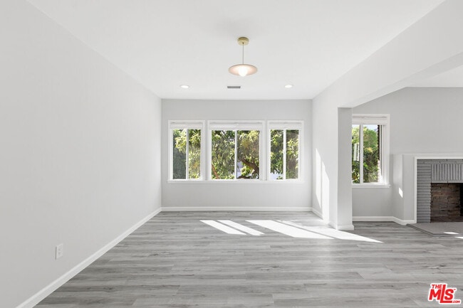 Building Photo - 6314 Primrose Ave