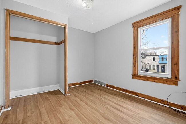 Building Photo - 389 E 160th St