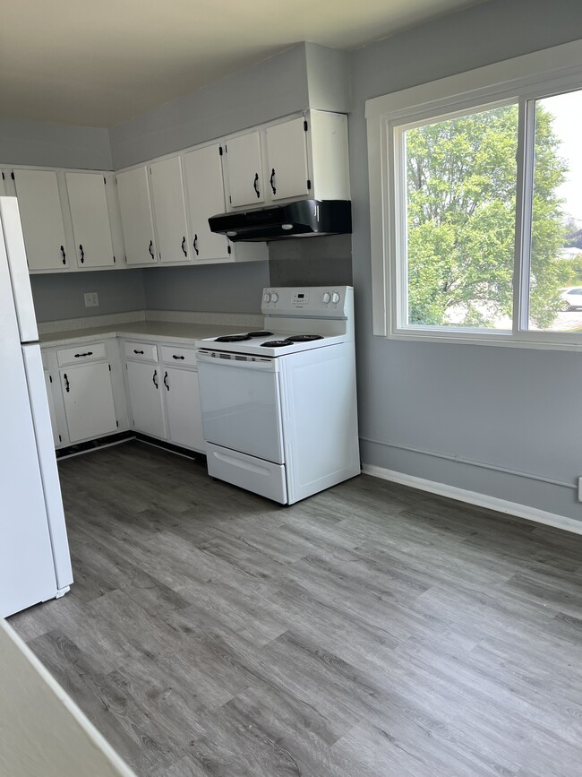 Building Photo - 3704 Parkway Blvd