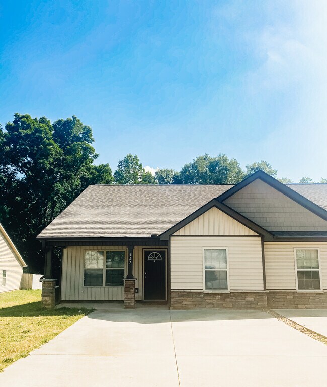 Building Photo - 1176 Fairview Church Rd