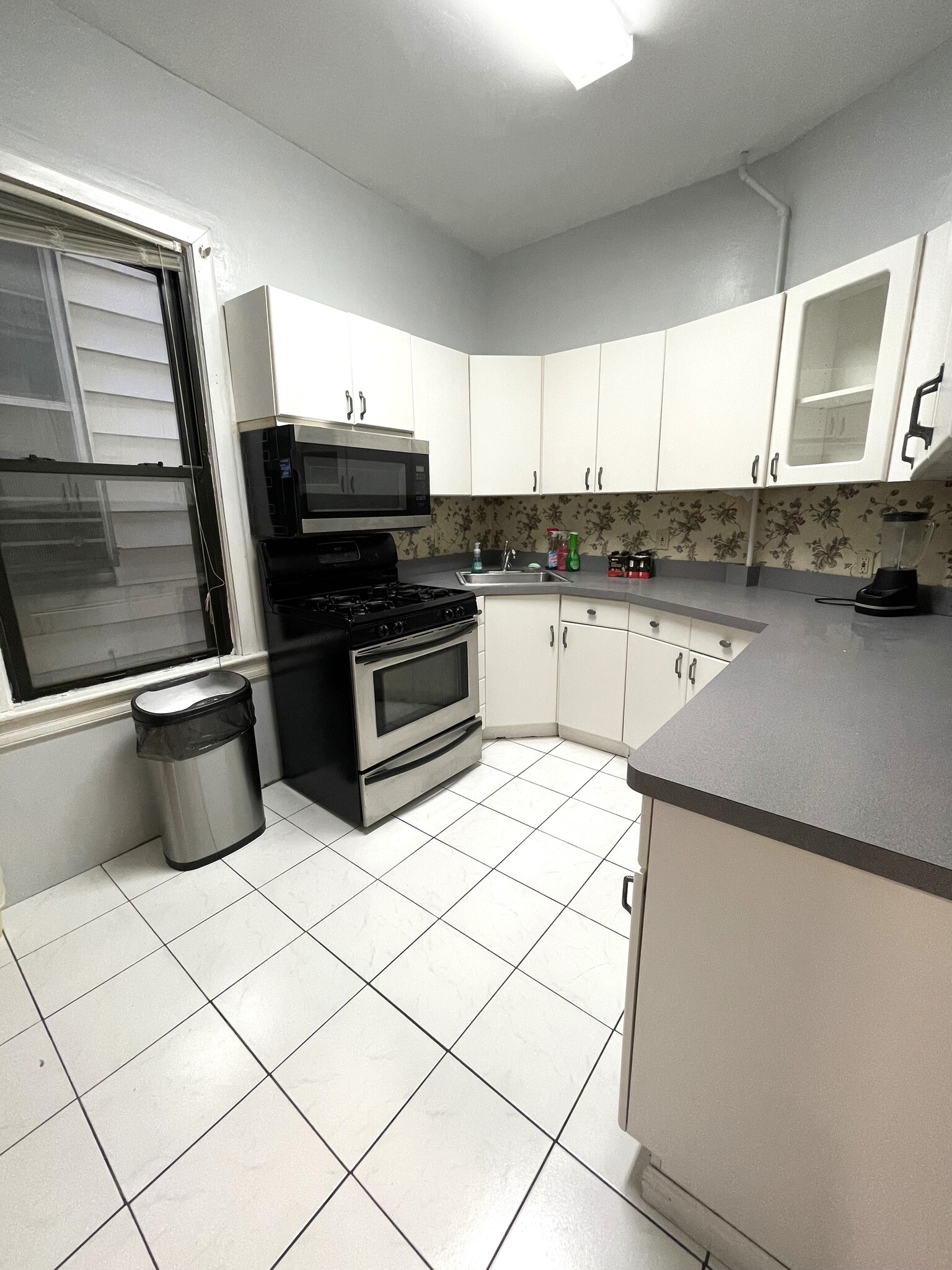 Large Kitchen - 812 Pavonia Ave