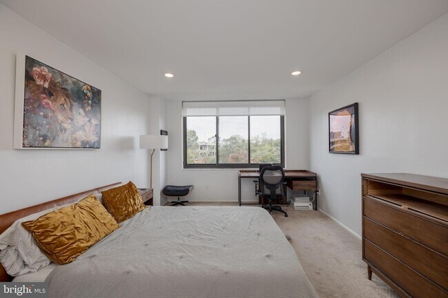 Building Photo - 5500 Holmes Run Pkwy