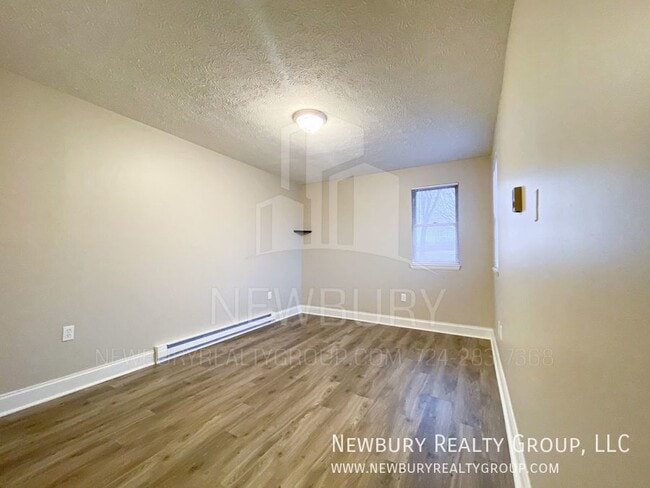 Building Photo - 4 Clearview Meadows