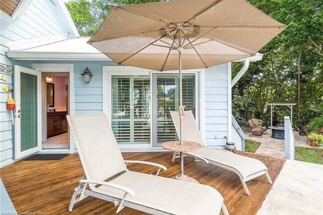 Building Photo - 4150 SE Whiticar Way