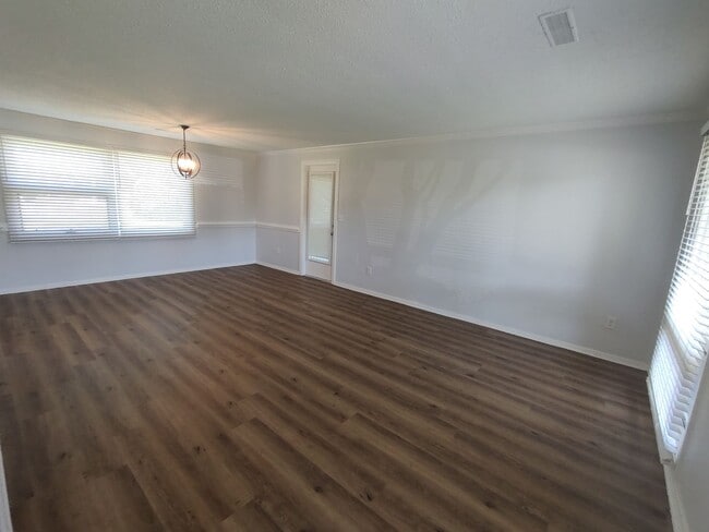 Building Photo - SUPERB Home in Sea Gate - close to Market ...
