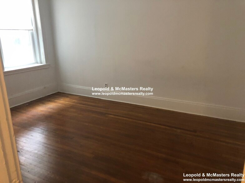 Building Photo - 144 Warren St