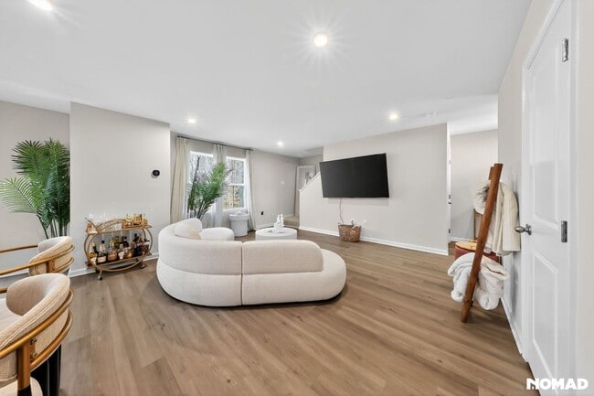 Building Photo - 41 Teatree Ln