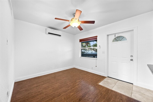 Building Photo - 413 SE 16th St