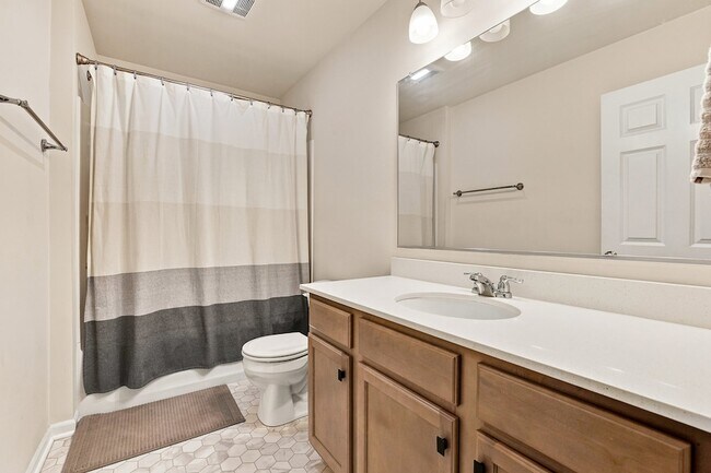 Building Photo - 3303 Trillium Cir