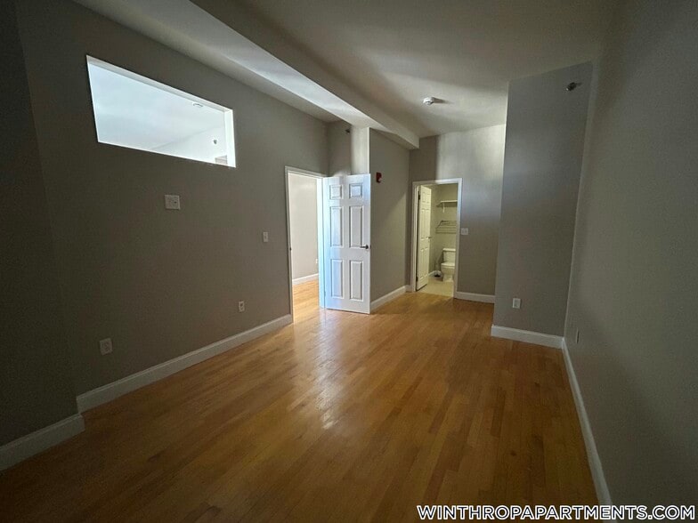 Building Photo - 312 Shirley St