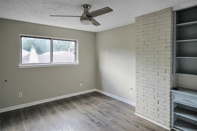 Building Photo - 15102 Torry Pines Rd