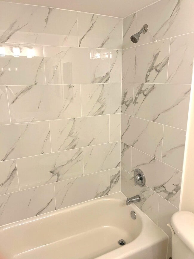 Building Photo - 1050 Crystal Way