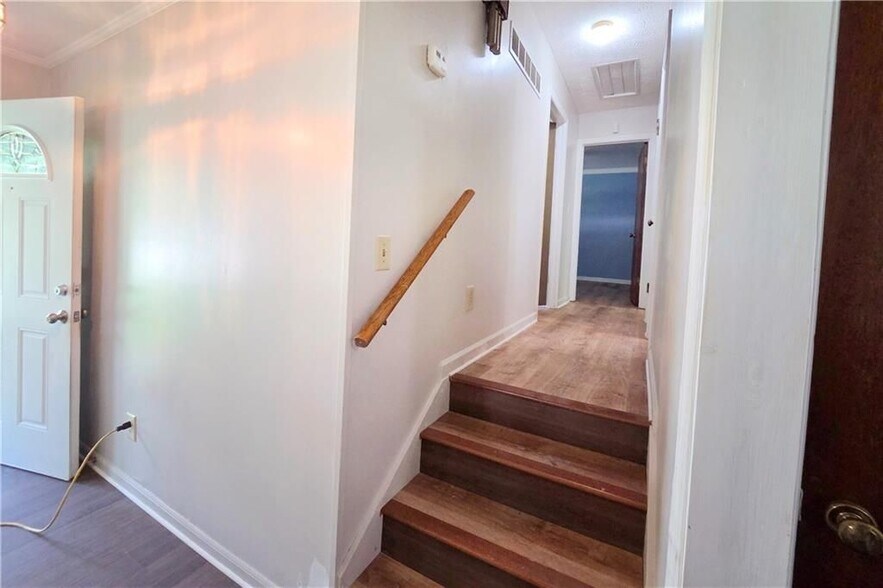 Building Photo - 3533 Charlotte Dr