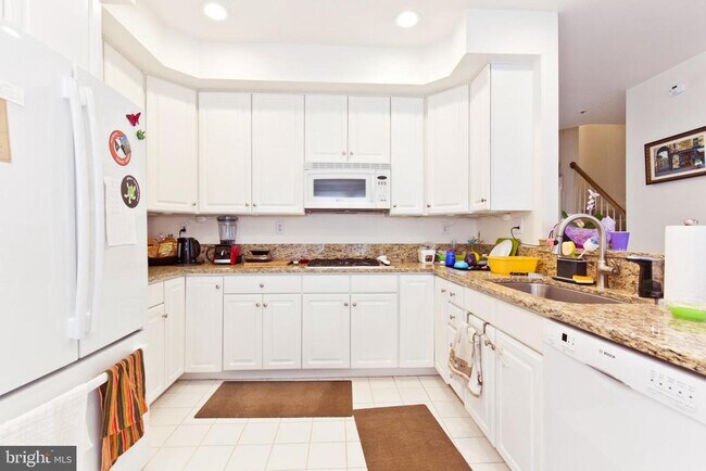 Primary Photo - 2313 N Van Buren Ct