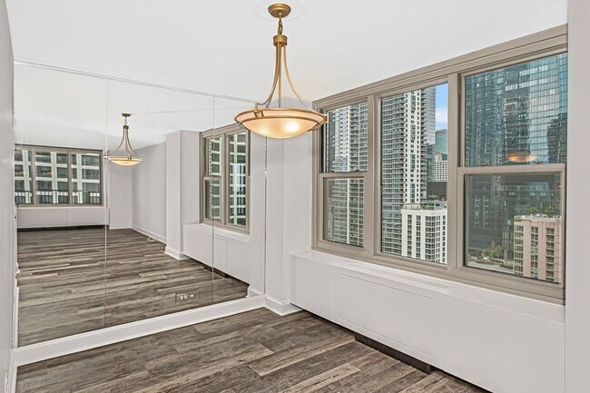 Building Photo - 400 E Randolph St
