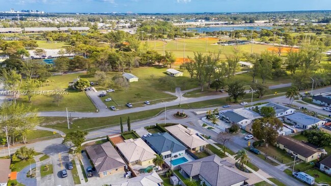 Building Photo - 4370 SW 82nd Ave