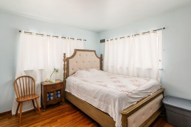 Building Photo - 711 Country Club Rd